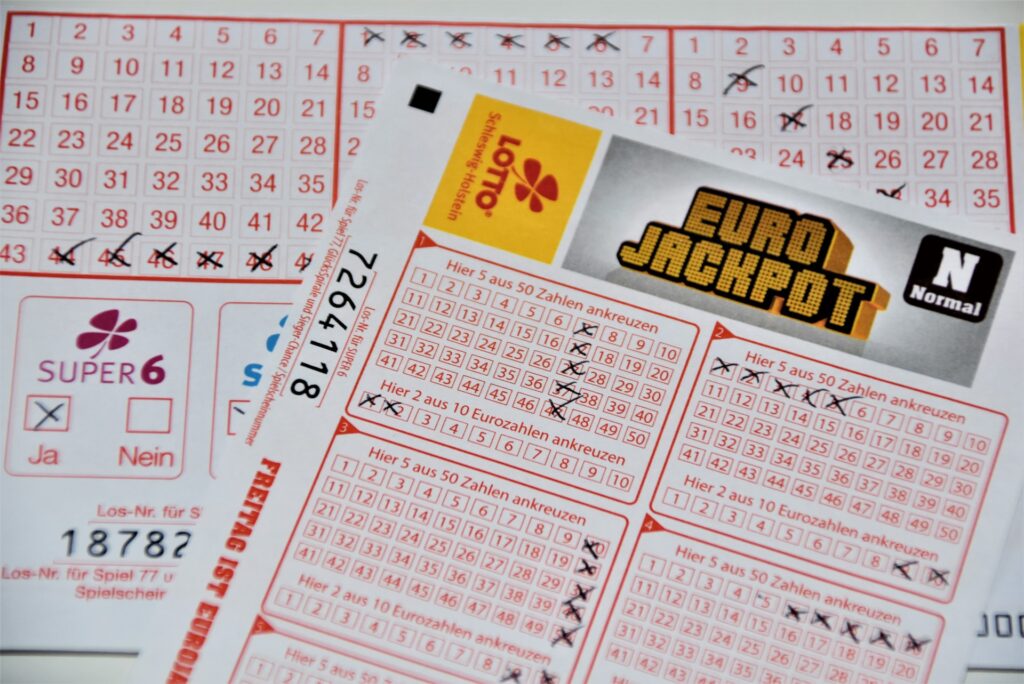 30万円でやってみた 宝くじを投資対象にしていいかの検証